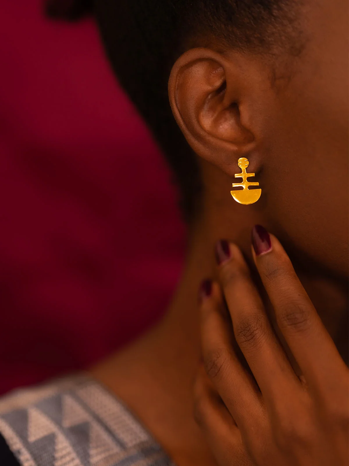 La collection Kora fait partie de notre collection de lancement et orne notre logo. Il s'agit d'un instrument de musique traditionnel d'Afrique de l'Ouest appartenant à la famille des harpes et ayant traversé les âges. A défaut d'entendre ses sonorités, laissez vous porter par son élégance et sa modernité au travers de la gamme Kora. Tailles : 2cm - mini 4cm - standard